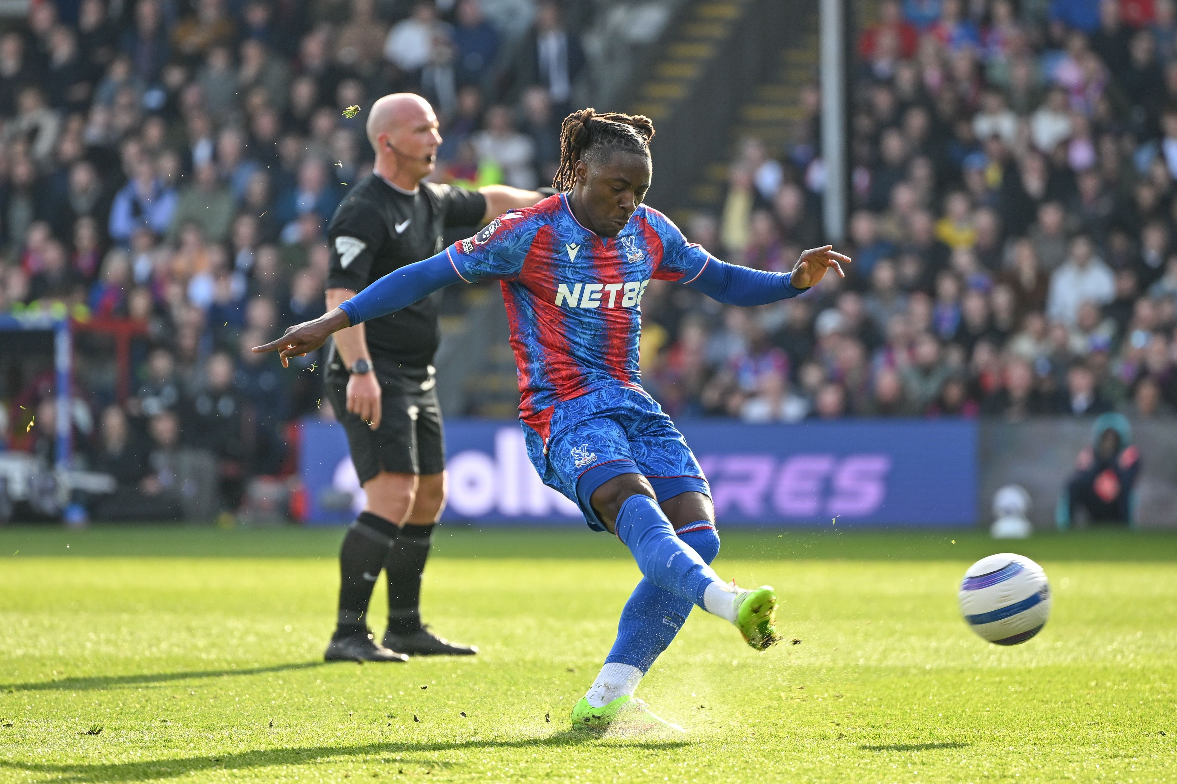 半岛体育网址-德天空：热刺与水晶宫深入商谈埃泽转会，各方对完成交易感到乐观