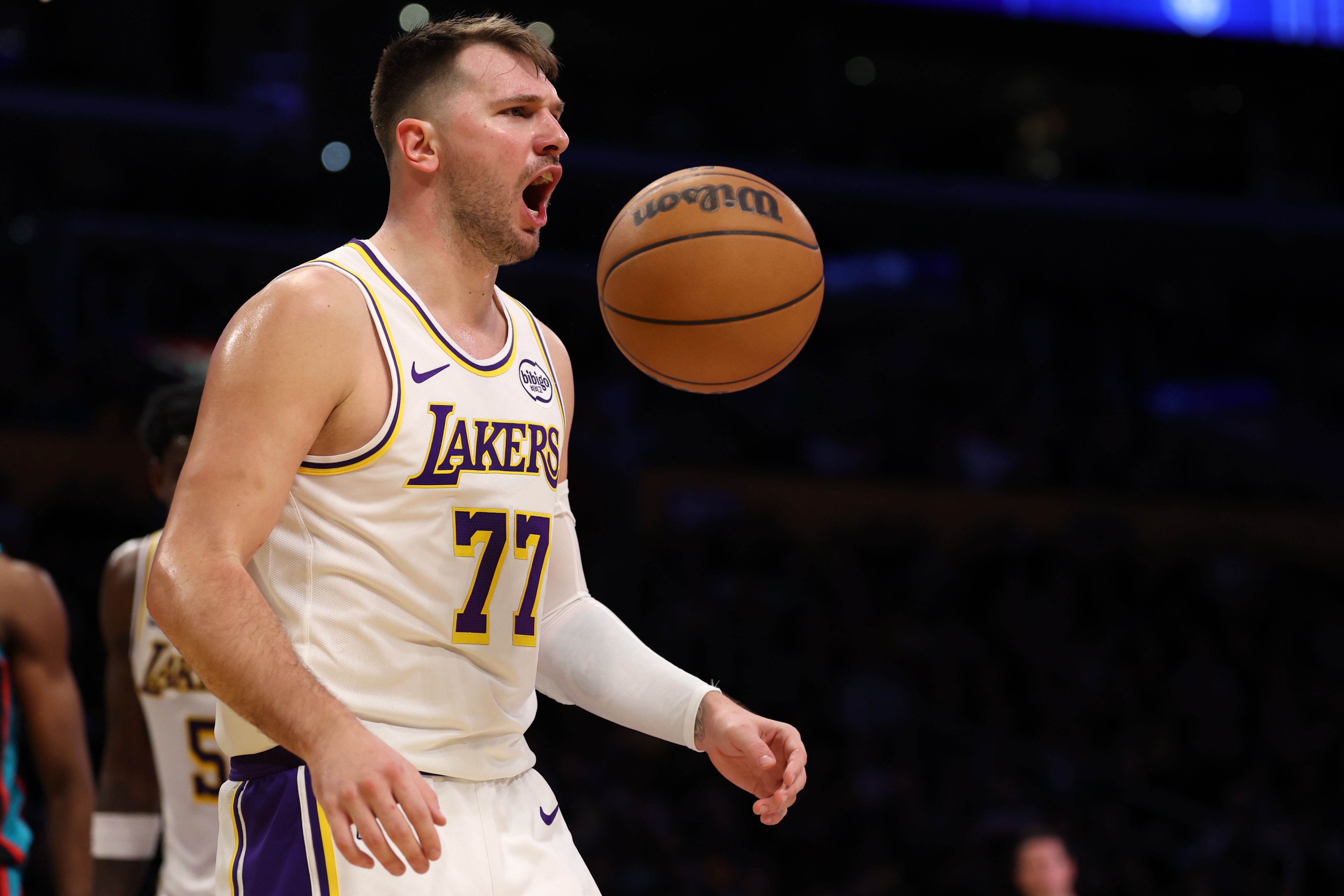 半岛体育官网入口-全明星票王的实力！东契奇过去五场34.2分8.2助 投篮命中率52.3%