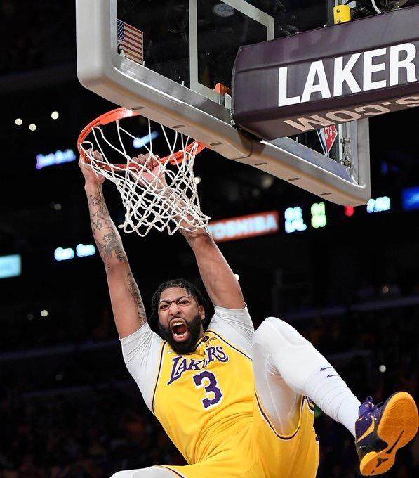 中国体育-大前中锋随意切换！戴维斯稳定发挥助湖人走出低谷